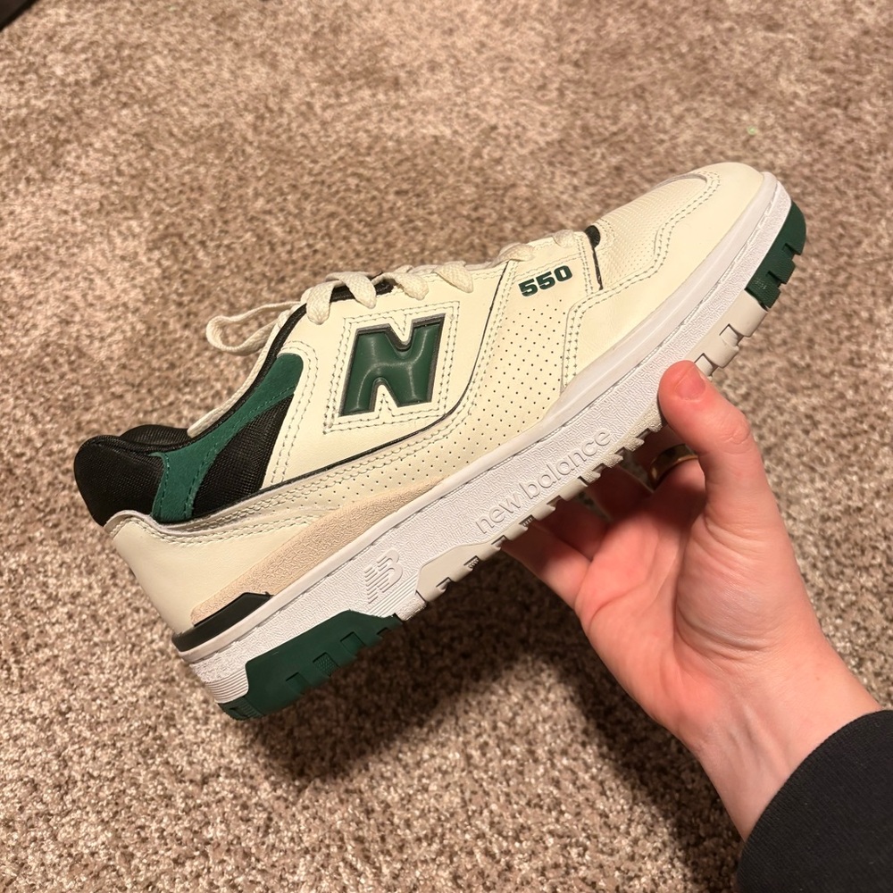 WORN ONCE New Balance 550 - Men’s 8/Women’s 9.5